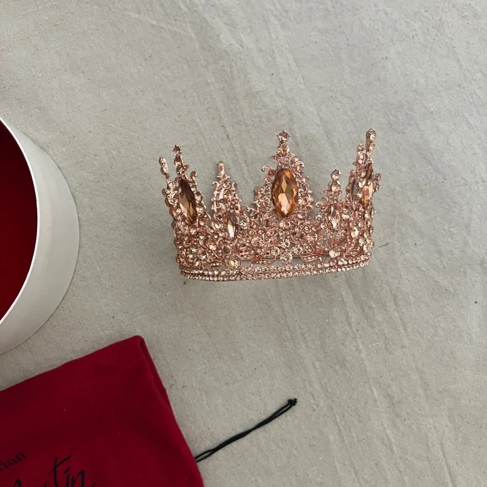 Beautiful Rose Gold Rhinestones Crown - Picture 2 of 14